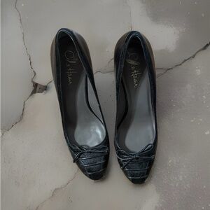 Cole Haan Women's Black heel Nike air -with Bow Detail Size 9B